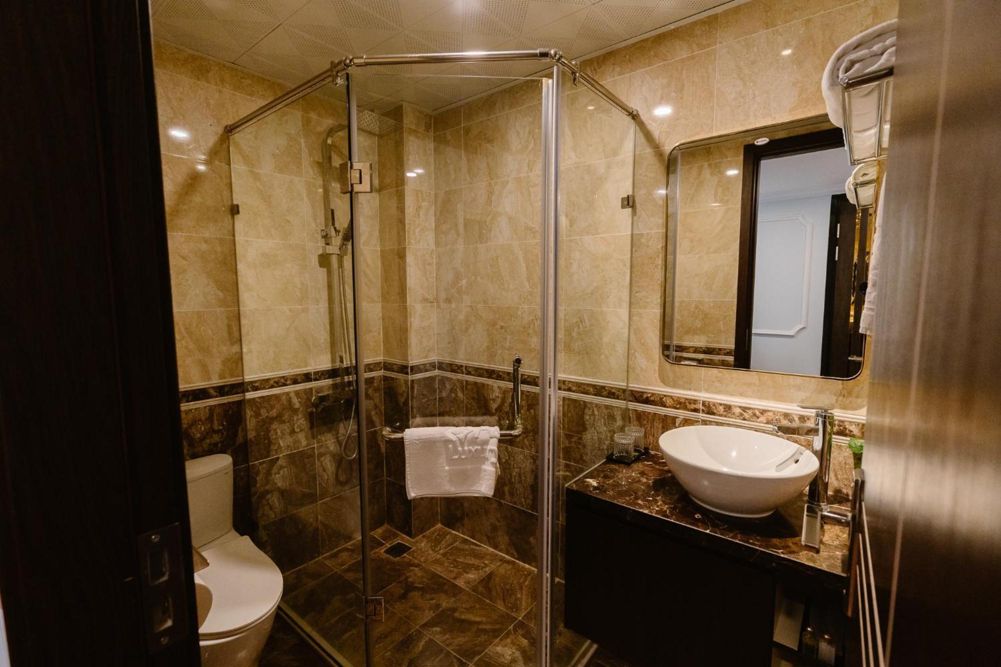 Hong Van Hotel Ханой Екстериор снимка